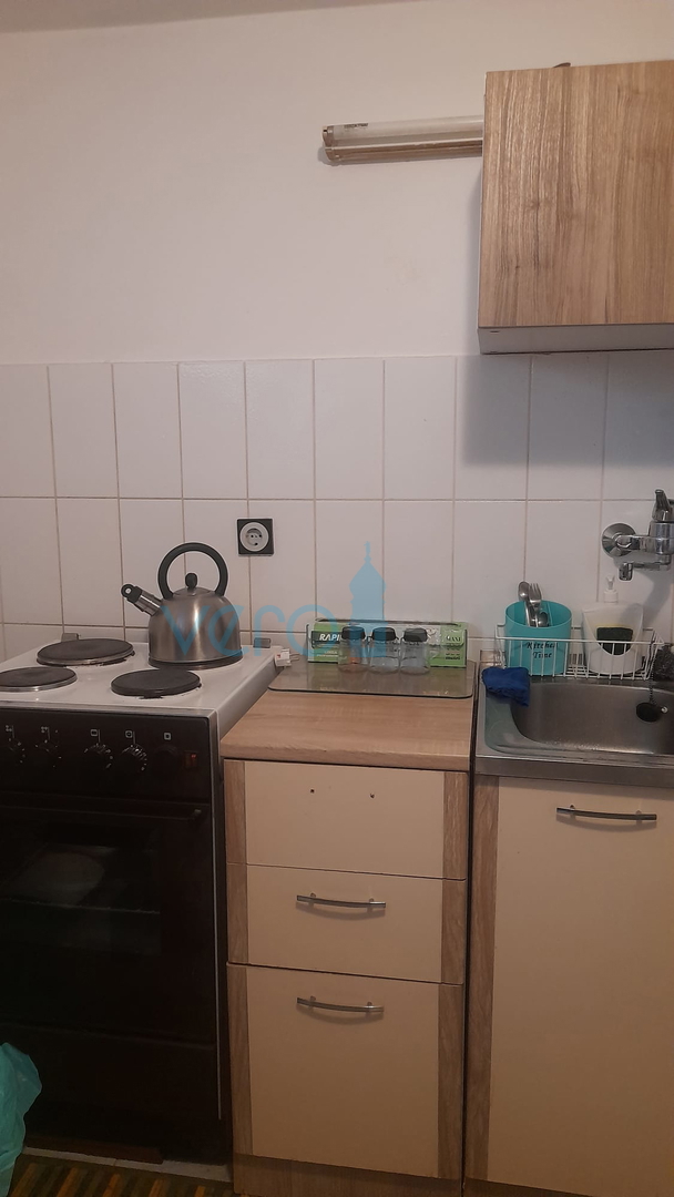 Njivice, otok Krk, dvojček s 3 apartmaji, vrt, pogled na morje, prodamo