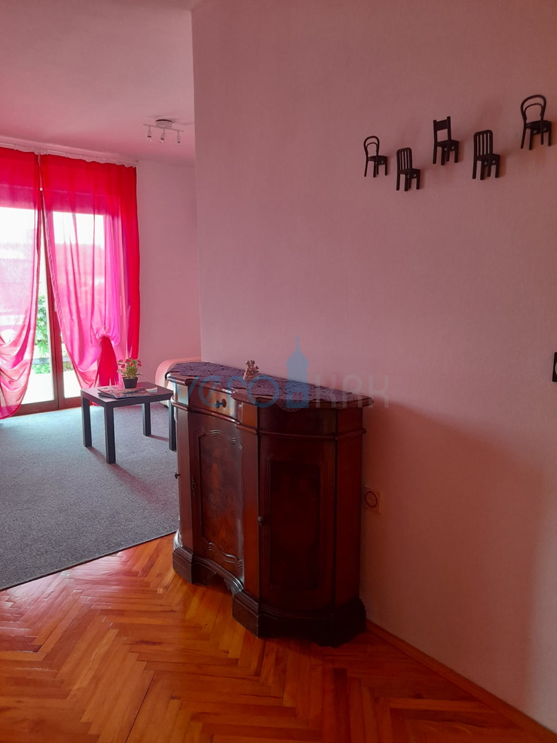 Njivice, otok Krk, dvojček s 3 apartmaji, vrt, pogled na morje, prodamo