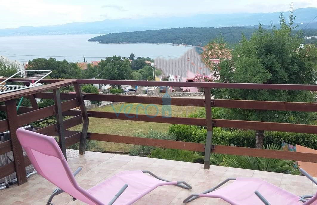 Njivice, otok Krk, dvojček s 3 apartmaji, vrt, pogled na morje, prodamo