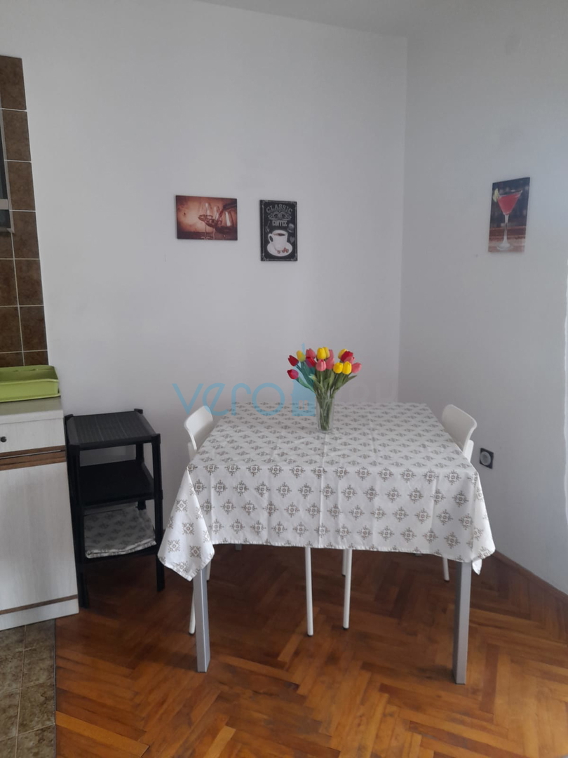 Njivice, otok Krk, dvojček s 3 apartmaji, vrt, pogled na morje, prodamo