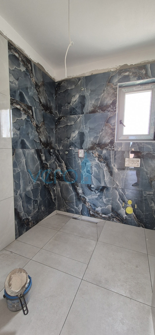 Malinska, otok Krk, novogradnja, dvojna hiša, bazen, vrt, razgled