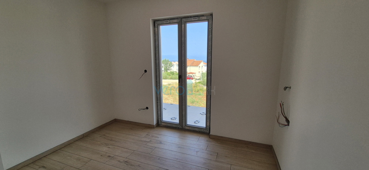 Malinska, otok Krk, novogradnja, dvojna hiša, bazen, vrt, razgled