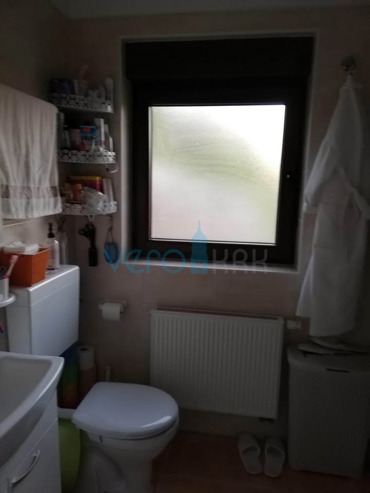 Gorski Kotar, Fužine, Vrata, dvosobno stanovanje v pritličju, shramba, prodaja