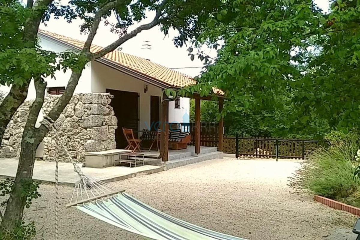 Otok Krk, Dobrinj, okolica, montažna samostojna hiša z vrtom