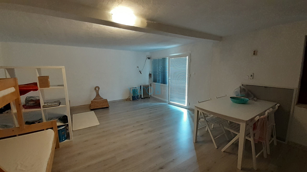 Otok Krk, Dobrinj, okolica, montažna samostojna hiša z vrtom