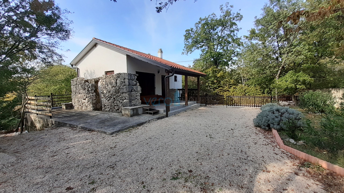 Otok Krk, Dobrinj, okolica, montažna samostojna hiša z vrtom