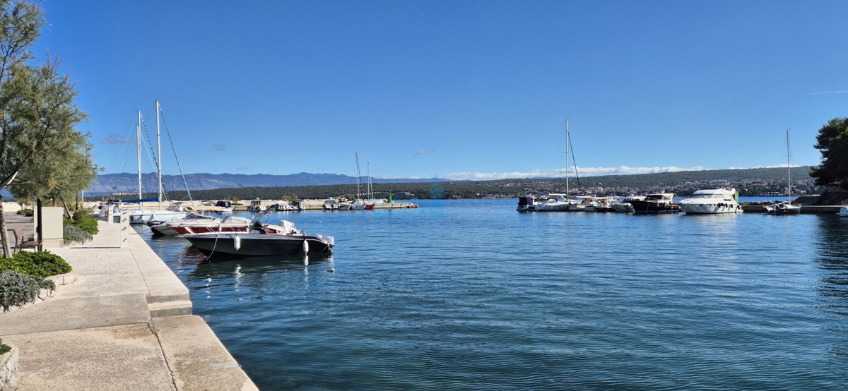 Otok Krk, Malinska, okolica, hiša z dvema stanovanjema, prva vrsta ob morju, pogled, prodaja