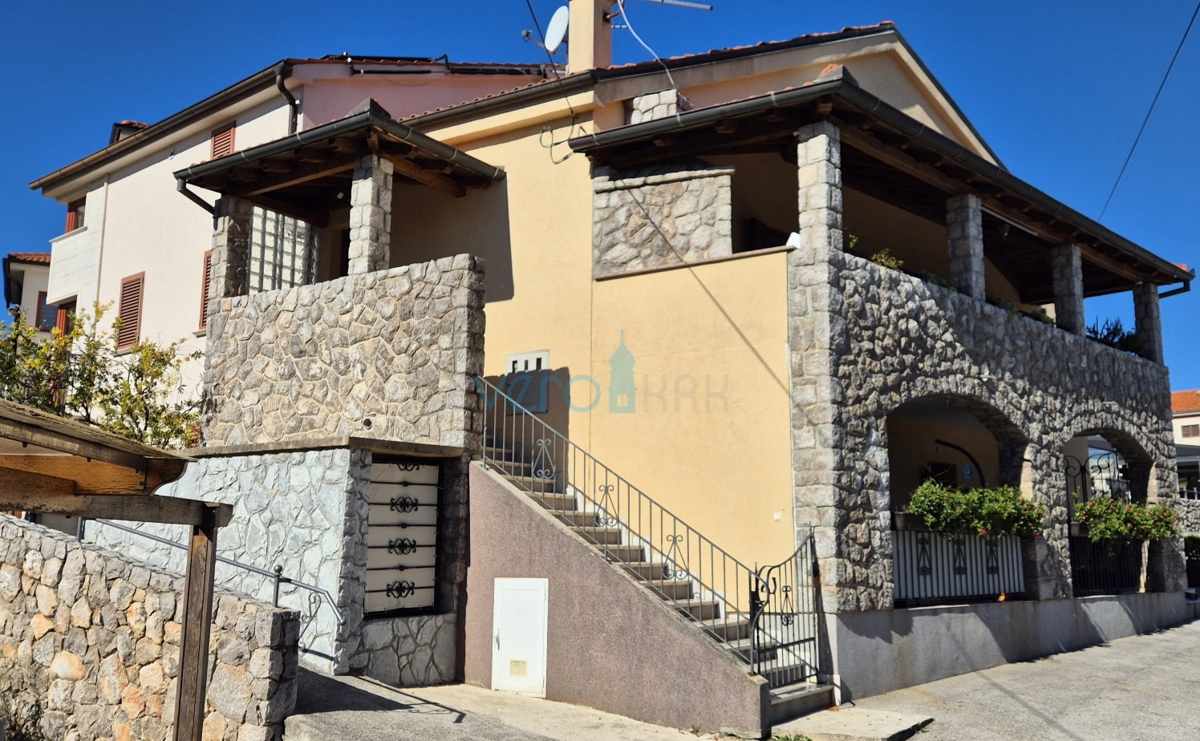 Otok Krk, Malinska, okolica, hiša z dvema stanovanjema, prva vrsta ob morju, pogled, prodaja