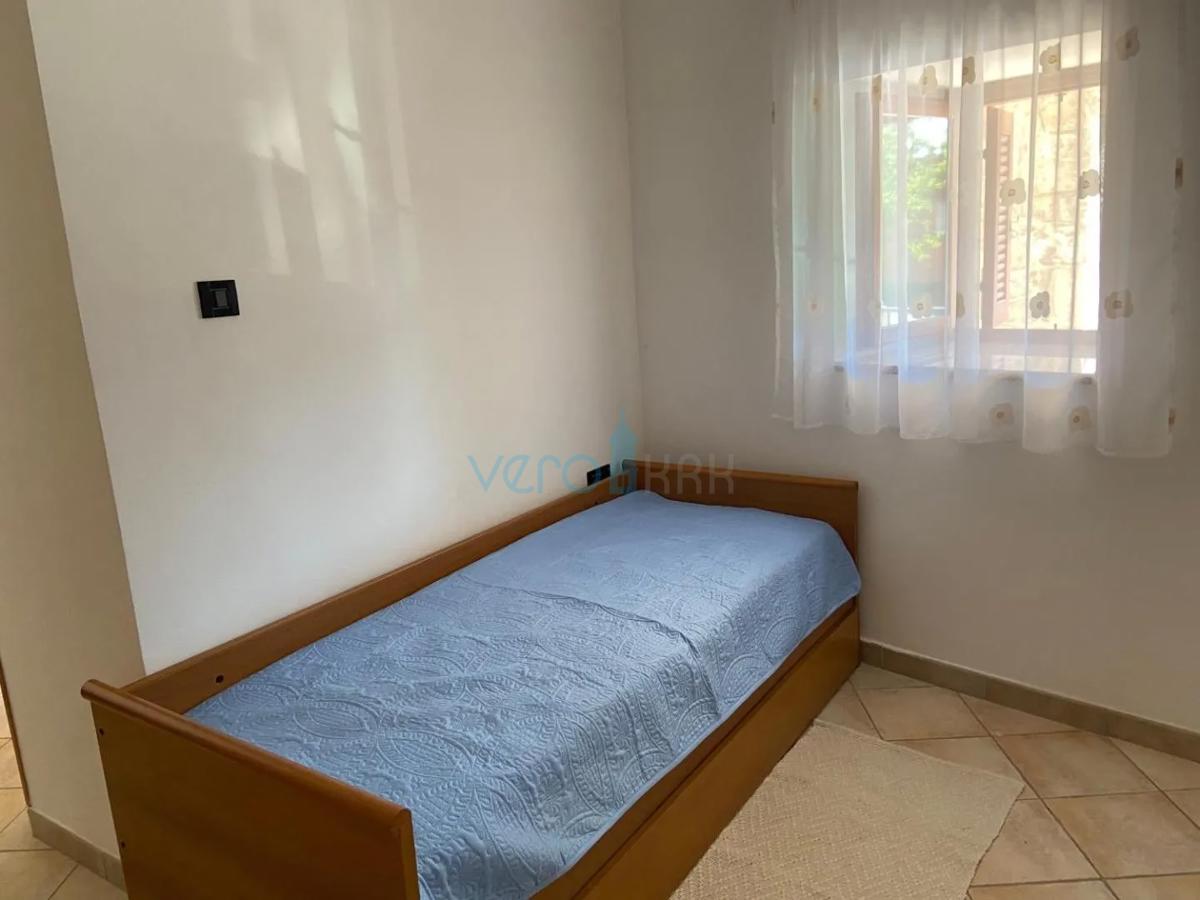 Otok Krk, Malinska, okolica, hiša z dvema stanovanjema, prva vrsta ob morju, pogled, prodaja