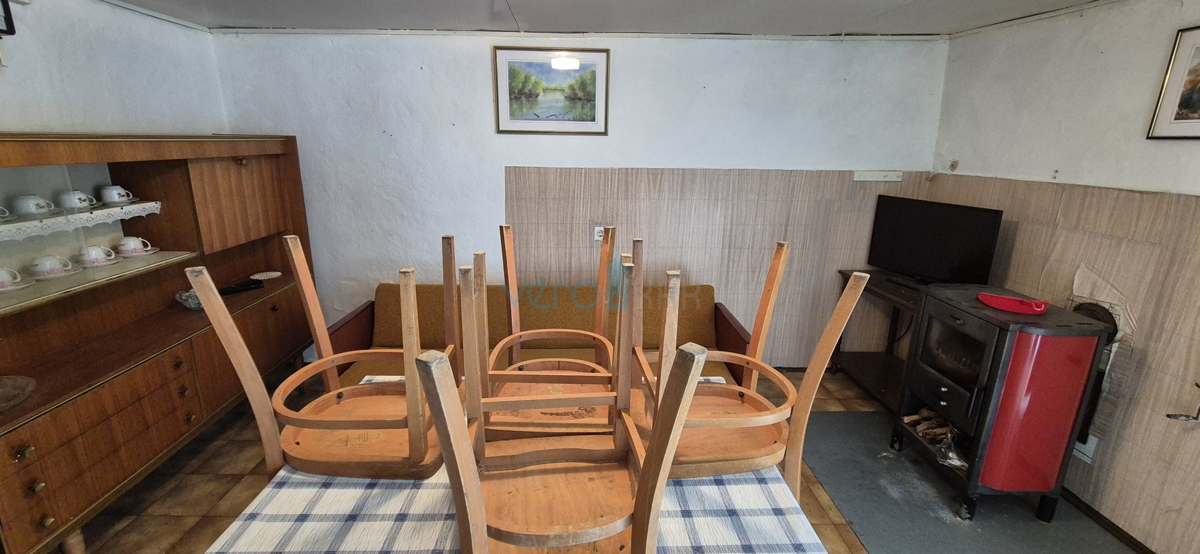 Otok Krk, mesto Krk, okolica, dvojna kamnita hiša, hlev, vrt, klet, garaža, prodaja