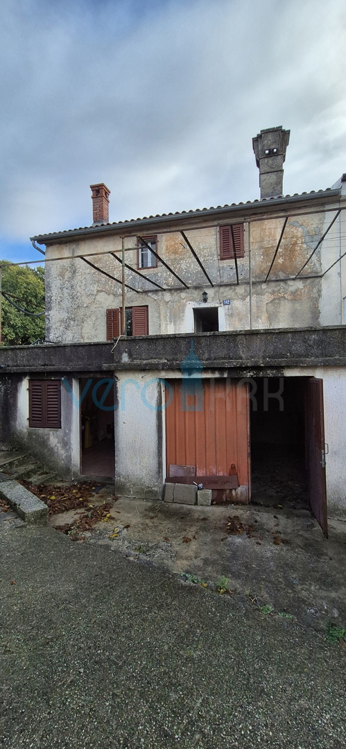 Otok Krk, mesto Krk, okolica, dvojna kamnita hiša, hlev, vrt, klet, garaža, prodaja