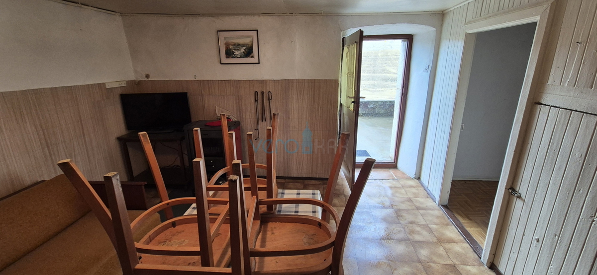 Otok Krk, mesto Krk, okolica, dvojna kamnita hiša, hlev, vrt, klet, garaža, prodaja