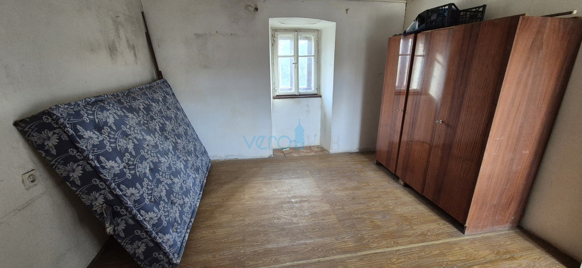 Otok Krk, mesto Krk, okolica, dvojna kamnita hiša, hlev, vrt, klet, garaža, prodaja