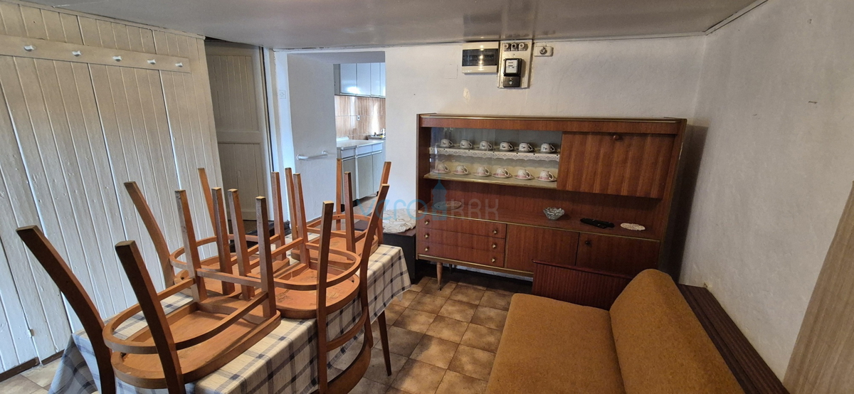 Otok Krk, mesto Krk, okolica, dvojna kamnita hiša, hlev, vrt, klet, garaža, prodaja