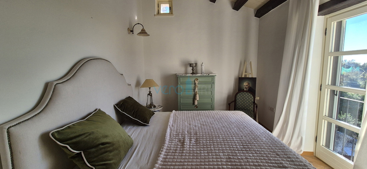 Istra, okolica Poreča, Tinjan, avtentična kamnita vila na izjemni lokaciji, prodaja