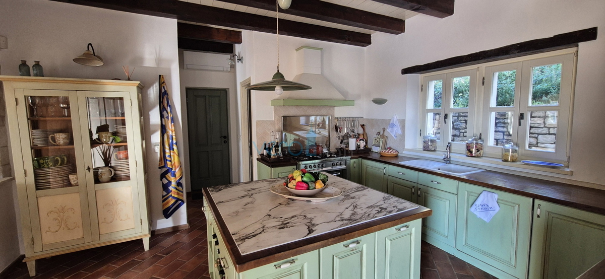 Istra, okolica Poreča, Tinjan, avtentična kamnita vila na izjemni lokaciji, prodaja