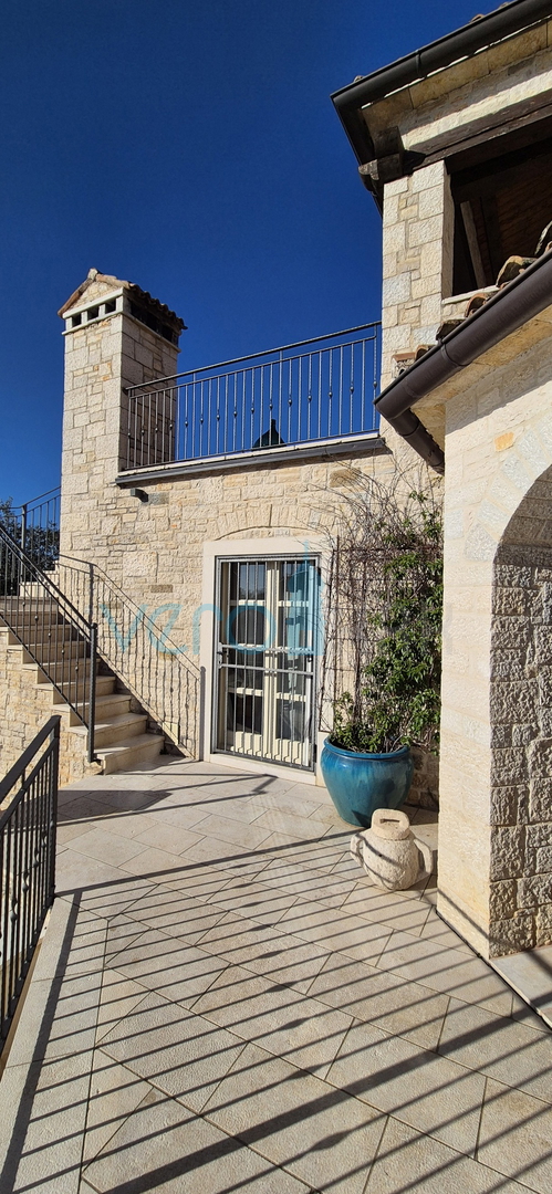 Istra, okolica Poreča, Tinjan, avtentična kamnita vila na izjemni lokaciji, prodaja