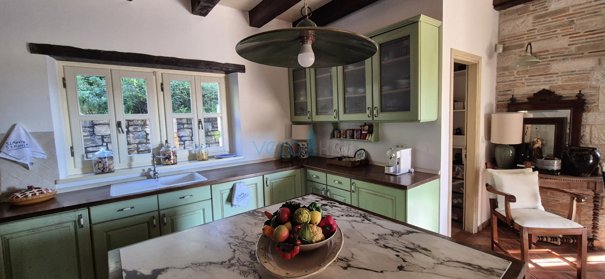 Istra, okolica Poreča, Tinjan, avtentična kamnita vila na izjemni lokaciji, prodaja