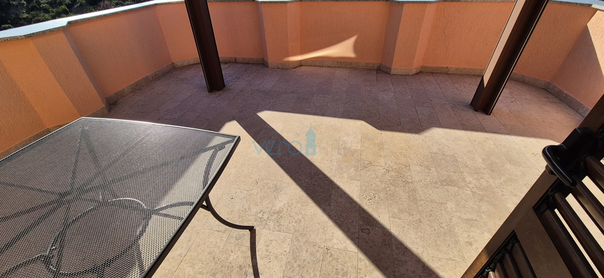 Mesto Krk, otok Krk, dvosobno stanovanje v 2. nadstropju, pogled na morje, prodaja