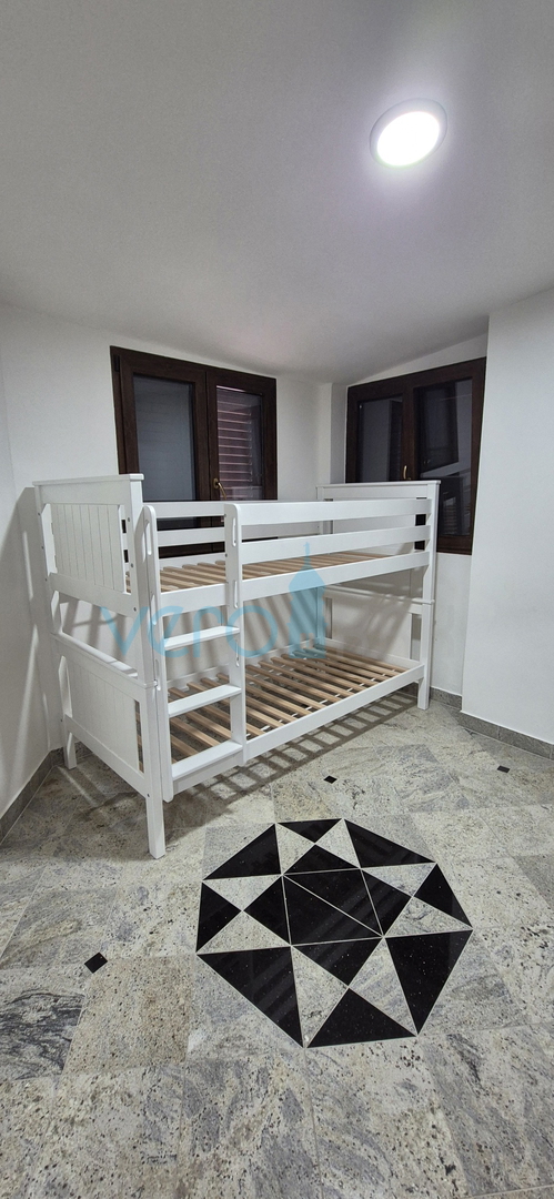 Mesto Krk, otok Krk, dvosobno stanovanje v 2. nadstropju, pogled na morje, prodaja