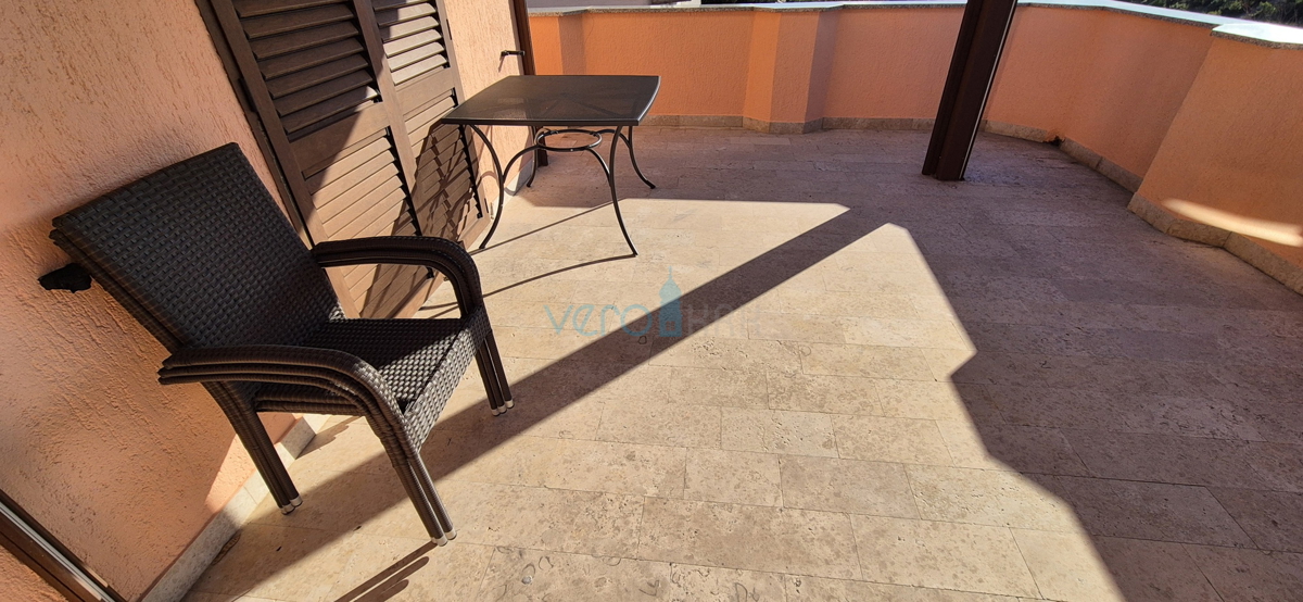 Mesto Krk, otok Krk, dvosobno stanovanje v 2. nadstropju, pogled na morje, prodaja