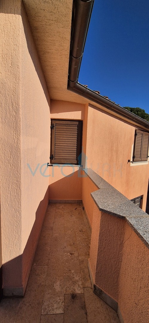 Mesto Krk, otok Krk, dvosobno stanovanje v 2. nadstropju, pogled na morje, prodaja