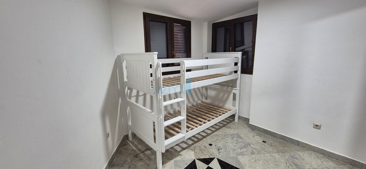 Mesto Krk, otok Krk, dvosobno stanovanje v 2. nadstropju, pogled na morje, prodaja