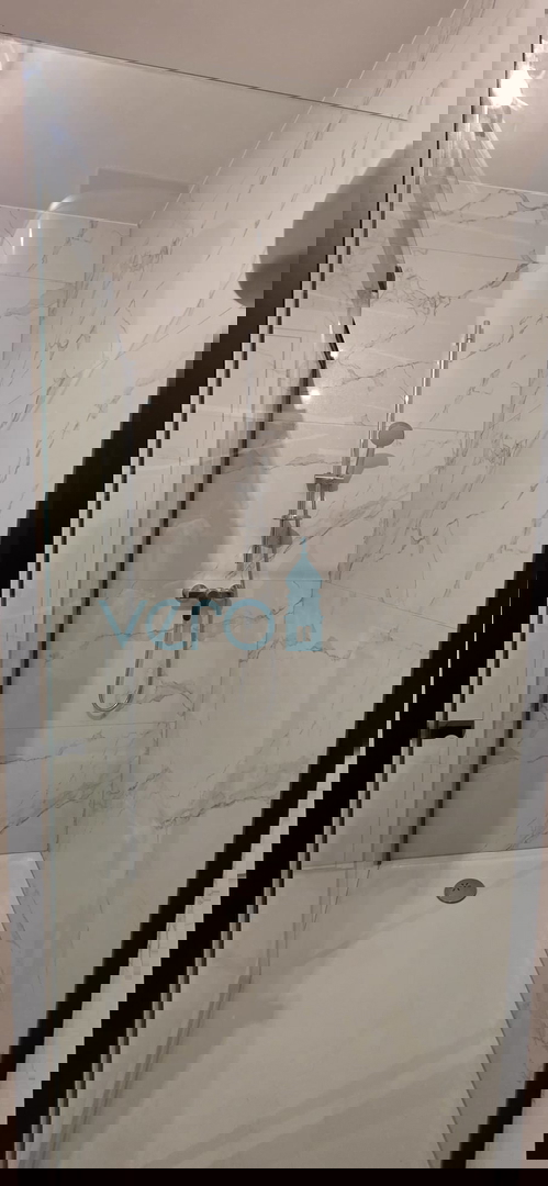 Istra, Novigrad, stanovanje 92 m2, 1. nadstropje, novogradnja, 2 terasi, pogled na morje, prodaja