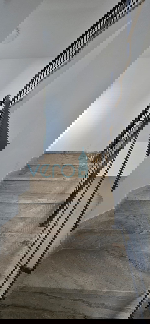 Istra, Novigrad, stanovanje 92 m2, 1. nadstropje, novogradnja, 2 terasi, pogled na morje, prodaja