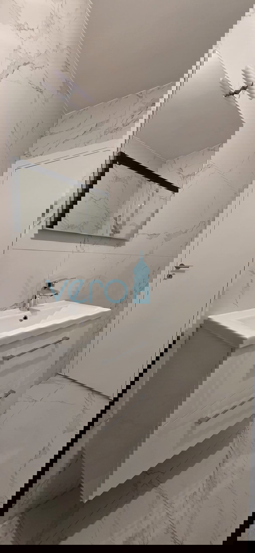 Istra, Novigrad, stanovanje 92 m2, 1. nadstropje, novogradnja, 2 terasi, pogled na morje, prodaja