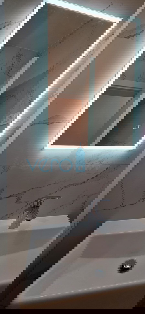 Istra, Novigrad, stanovanje 92 m2, 1. nadstropje, novogradnja, 2 terasi, pogled na morje, prodaja