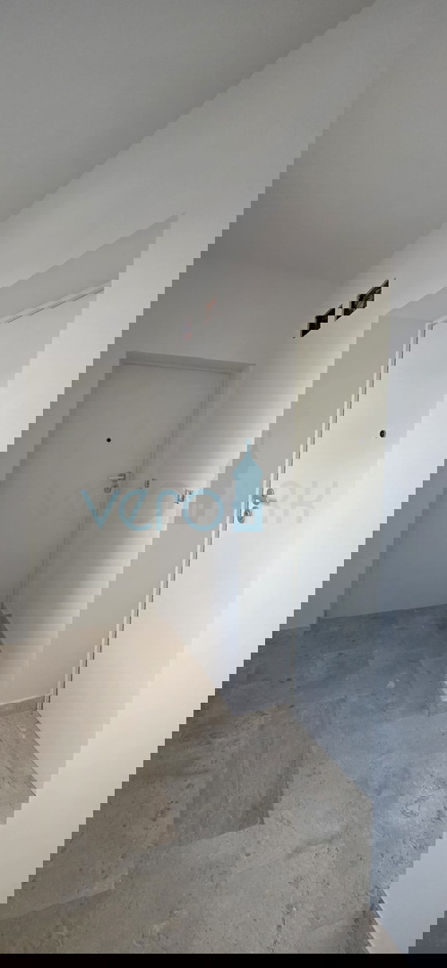 Istra, Novigrad, stanovanje 92 m2, 1. nadstropje, novogradnja, 2 terasi, pogled na morje, prodaja