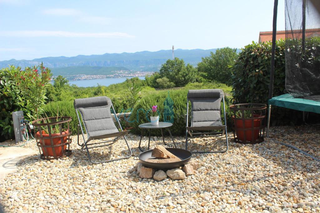 Otok Krk, Šilo, okolica, samostojna družinska hiša, vrt, bazen, pogled na morje, naprodaj