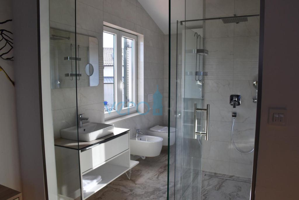 Otok Krk, Šilo, okolica, samostojna družinska hiša, vrt, bazen, pogled na morje, naprodaj