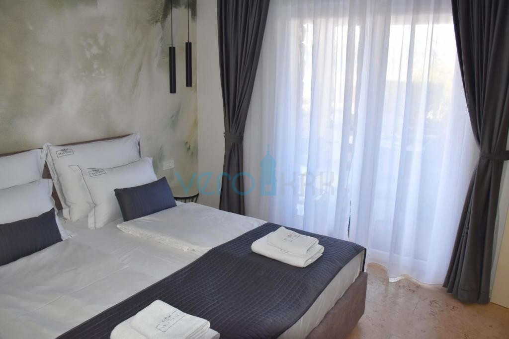 Otok Krk, Šilo, okolica, samostojna družinska hiša, vrt, bazen, pogled na morje, naprodaj