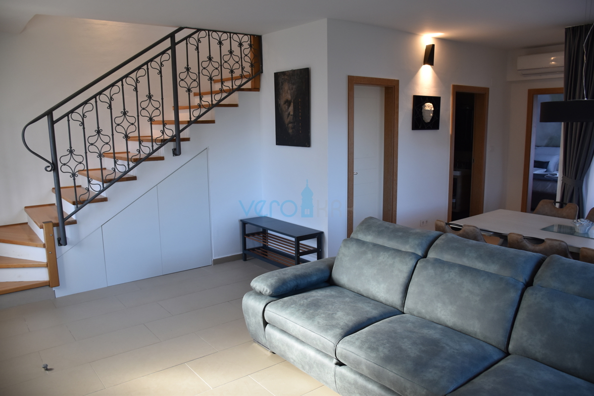 Otok Krk, Šilo, okolica, samostojna družinska hiša, vrt, bazen, pogled na morje, naprodaj