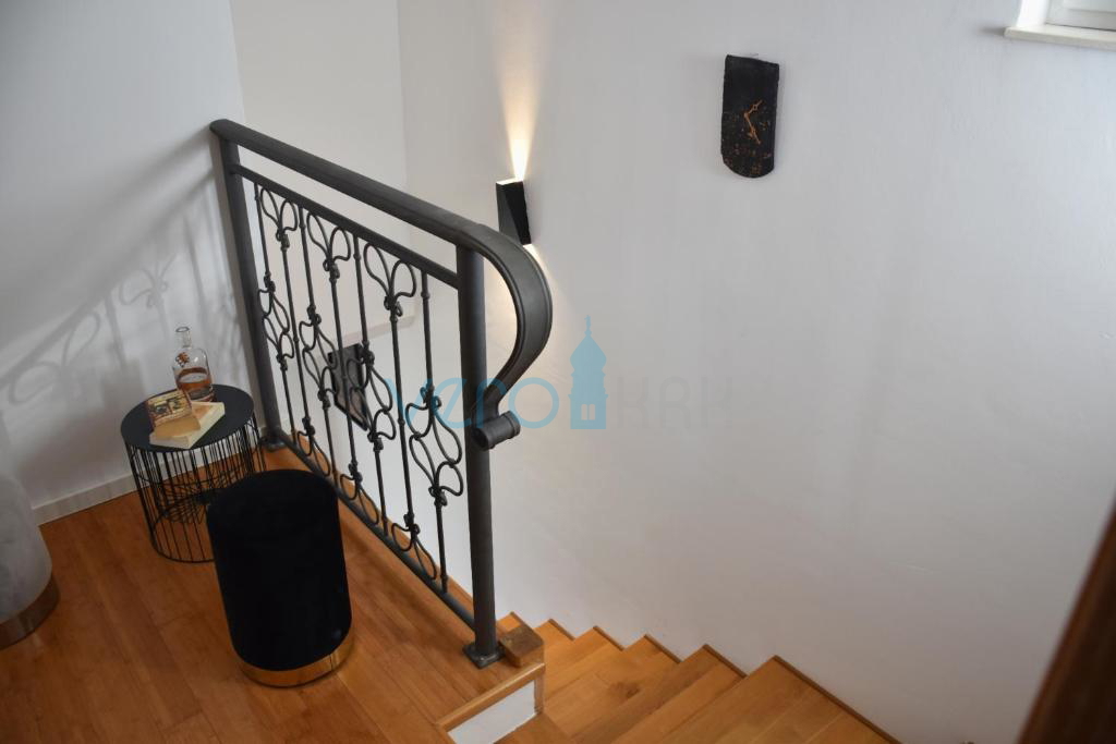 Otok Krk, Šilo, okolica, samostojna družinska hiša, vrt, bazen, pogled na morje, naprodaj