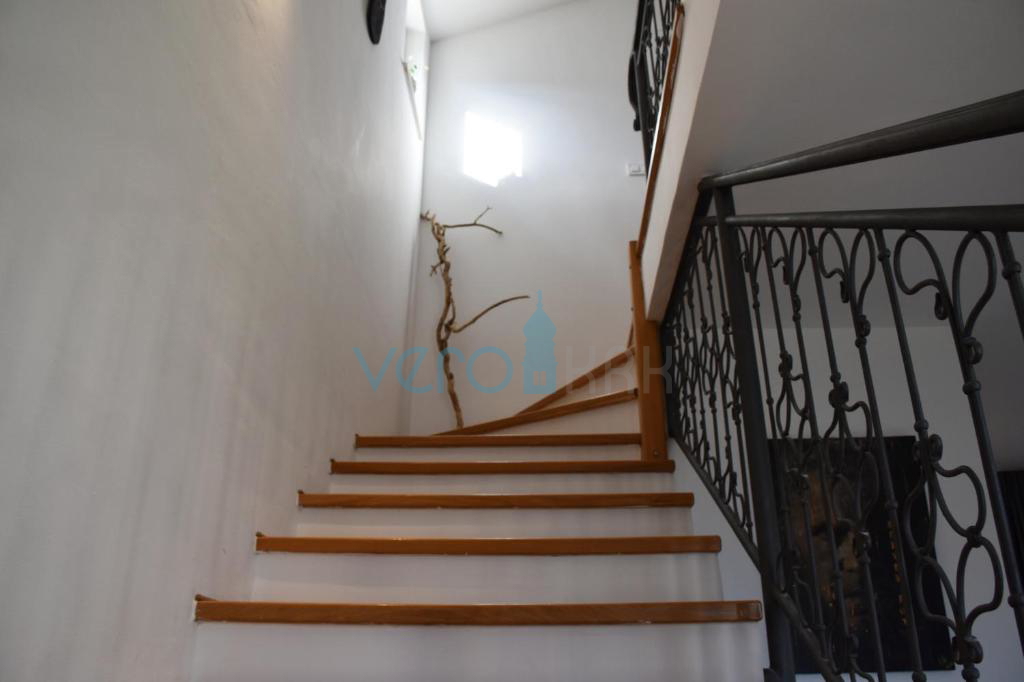 Otok Krk, Šilo, okolica, samostojna družinska hiša, vrt, bazen, pogled na morje, naprodaj