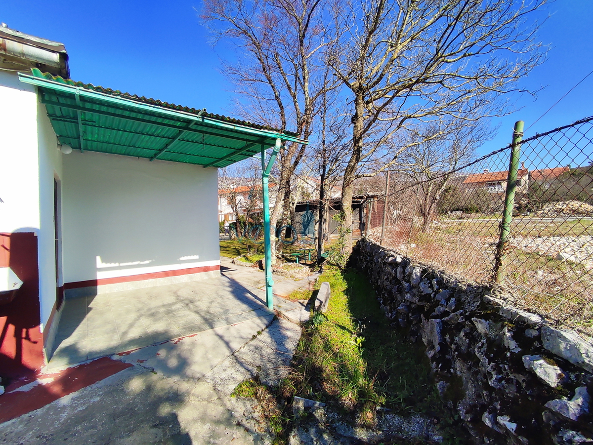 Jadranovo, okolica Crikvenice - dvojček 270m od morja, prodamo