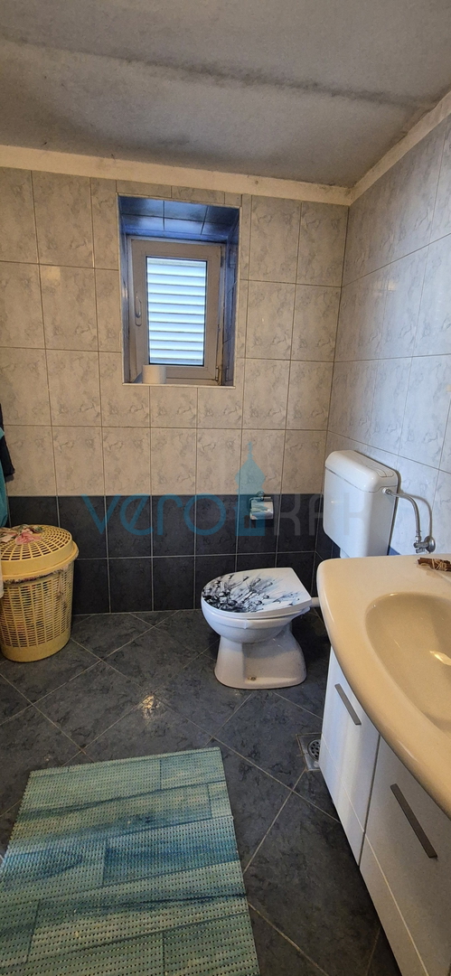 Bakar, Hreljin - dvojna kamnita hiša, pogled na morje, zemljišče z vrtom 821 m2 + zazidljivo zemljišče 876 m2, prodaja