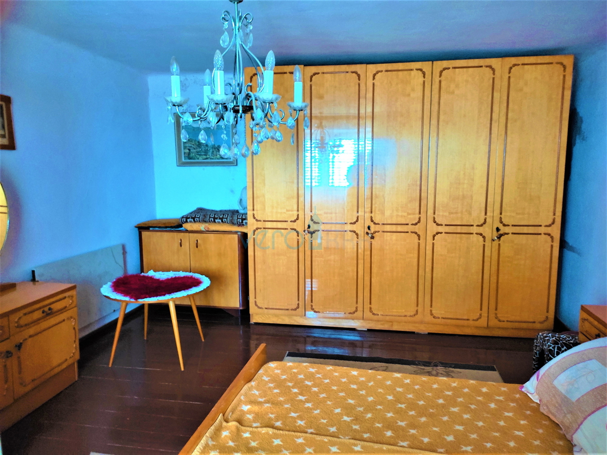 Hreljin - hiša s čudovitim razgledom + gradbeno zemljišče 876 m2, prodamo