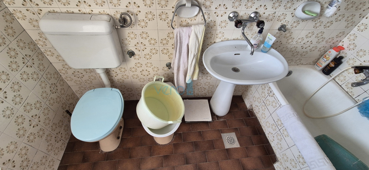 Bakar, Hreljin - dvojna kamnita hiša, pogled na morje, zemljišče z vrtom 821 m2 + zazidljivo zemljišče 876 m2, prodaja