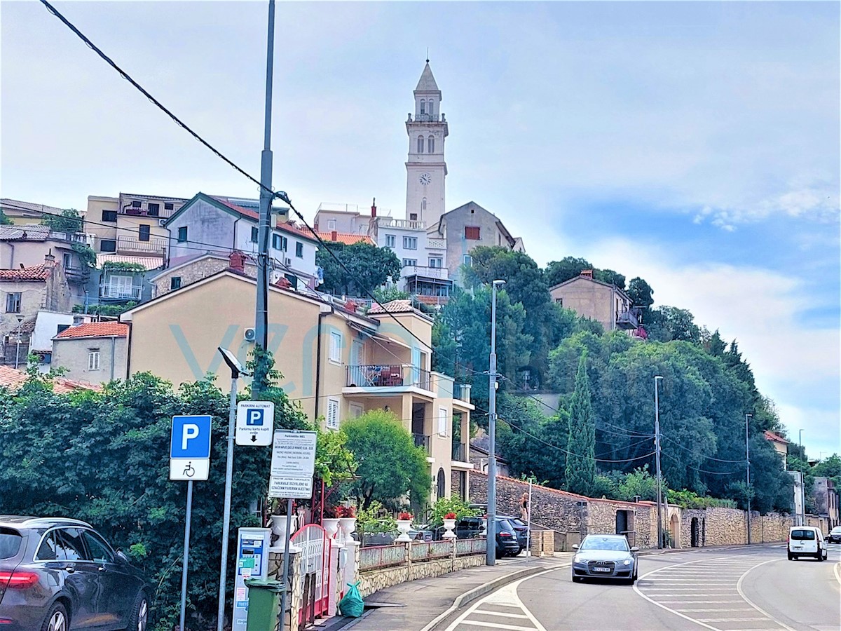 Novi Vinodolski - gradbeno zemljišče 2255 m2, prodamo