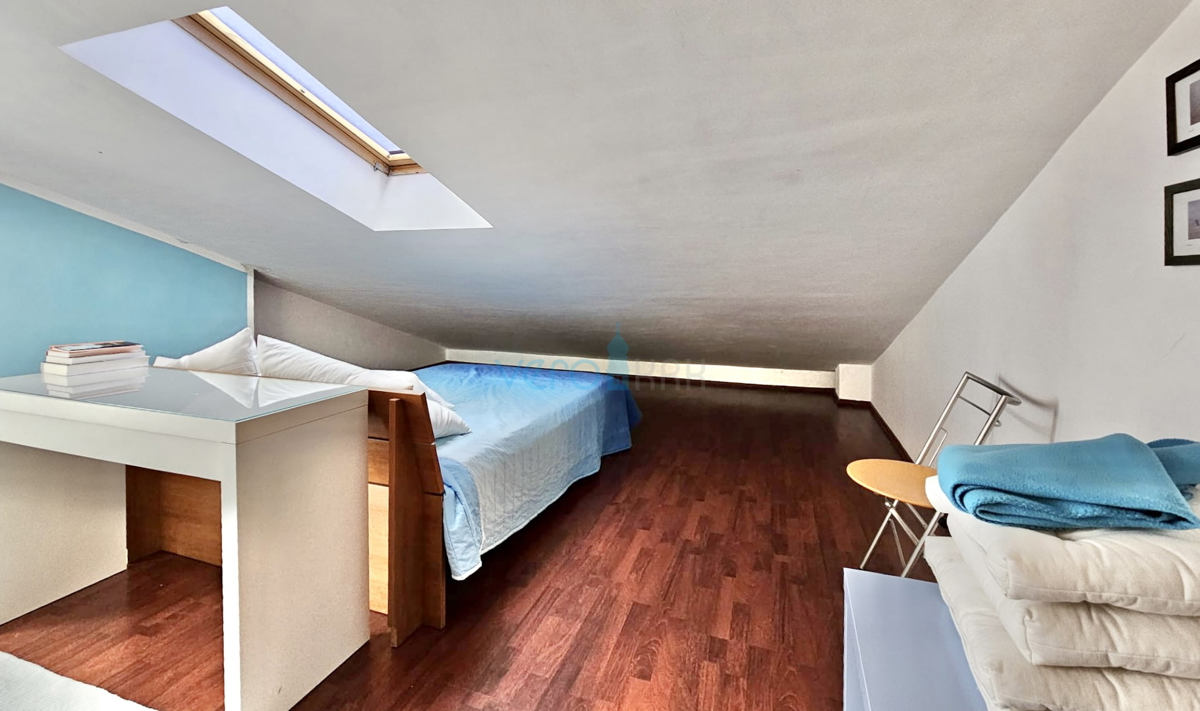 Otok Krk, okolica Malinske, apartma 108m2, pogled, 150m do morja, prodamo