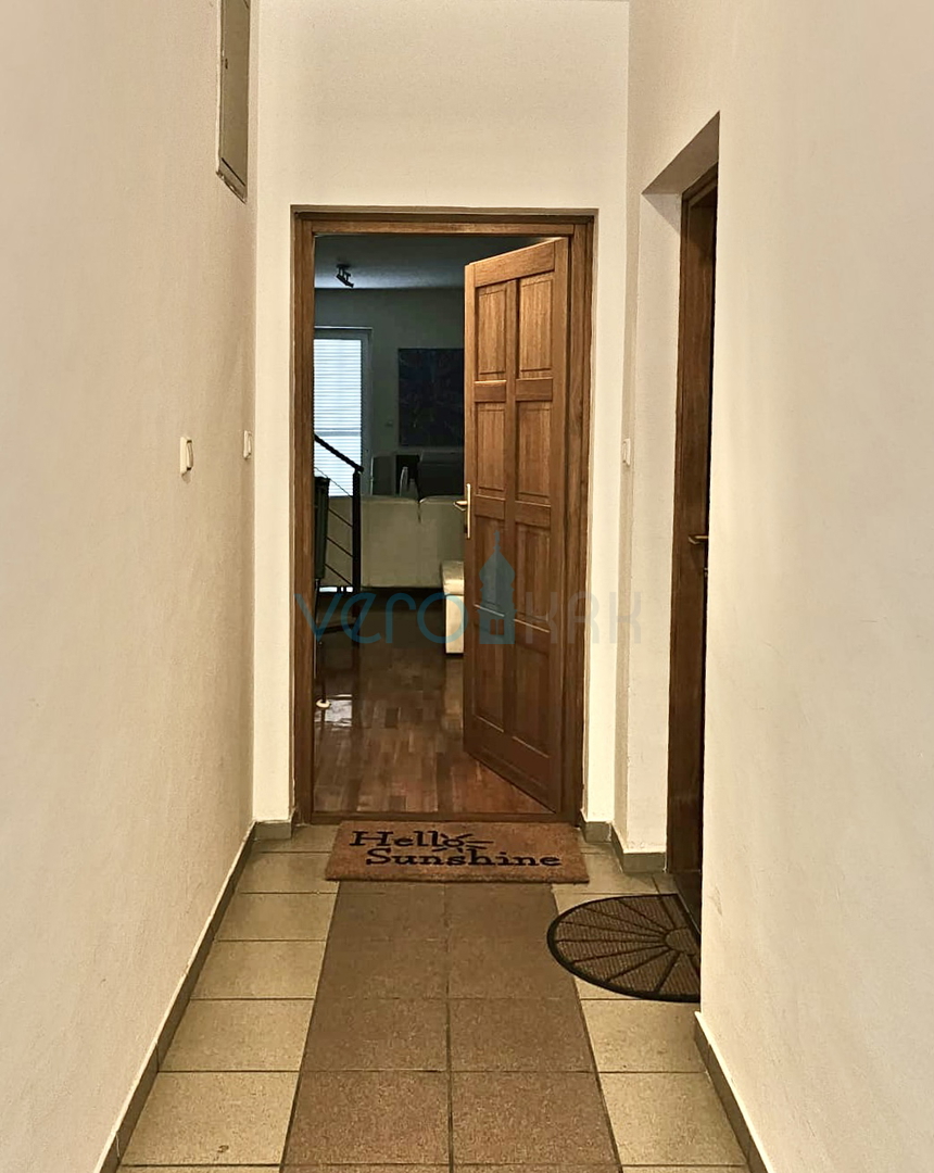 Otok Krk, okolica Malinske, apartma 108m2, pogled, 150m do morja, prodamo
