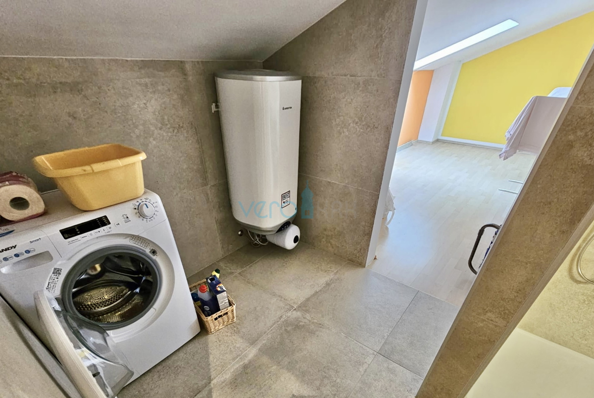 Otok Krk, okolica Malinske, apartma 108m2, pogled, 150m do morja, prodamo