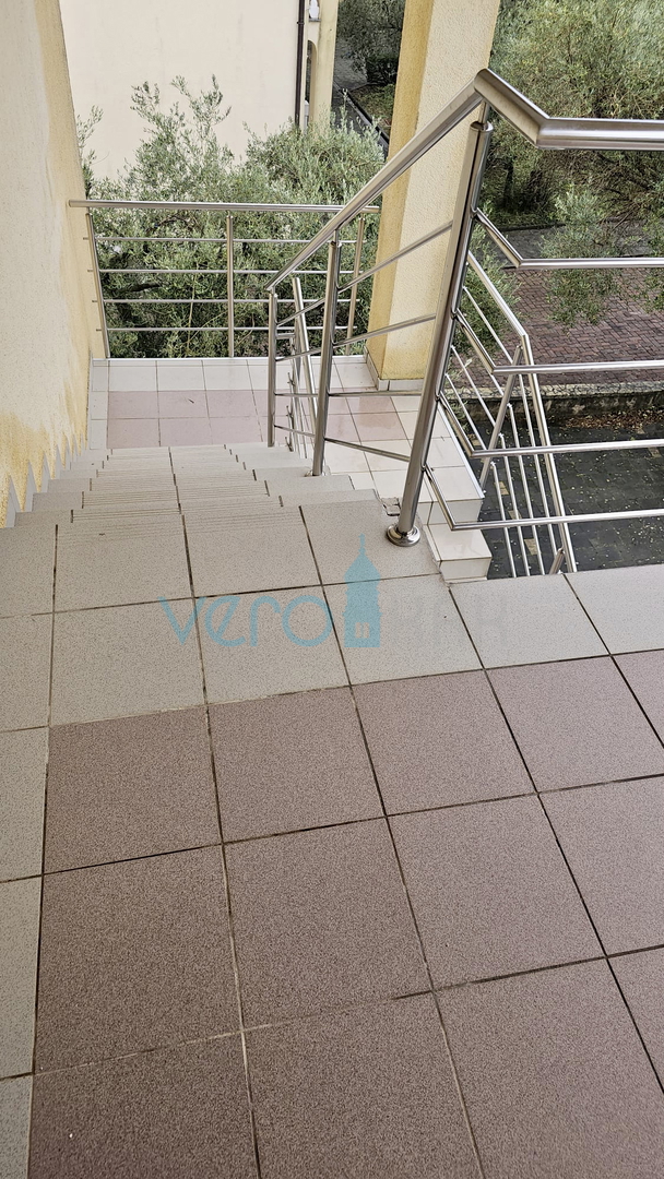 Otok Krk, okolica Malinske, apartma 108m2, pogled, 150m do morja, prodamo