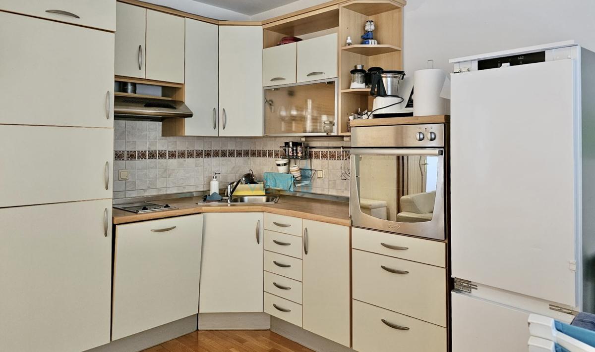Otok Krk, okolica Malinske, apartma 108m2, pogled, 150m do morja, prodamo
