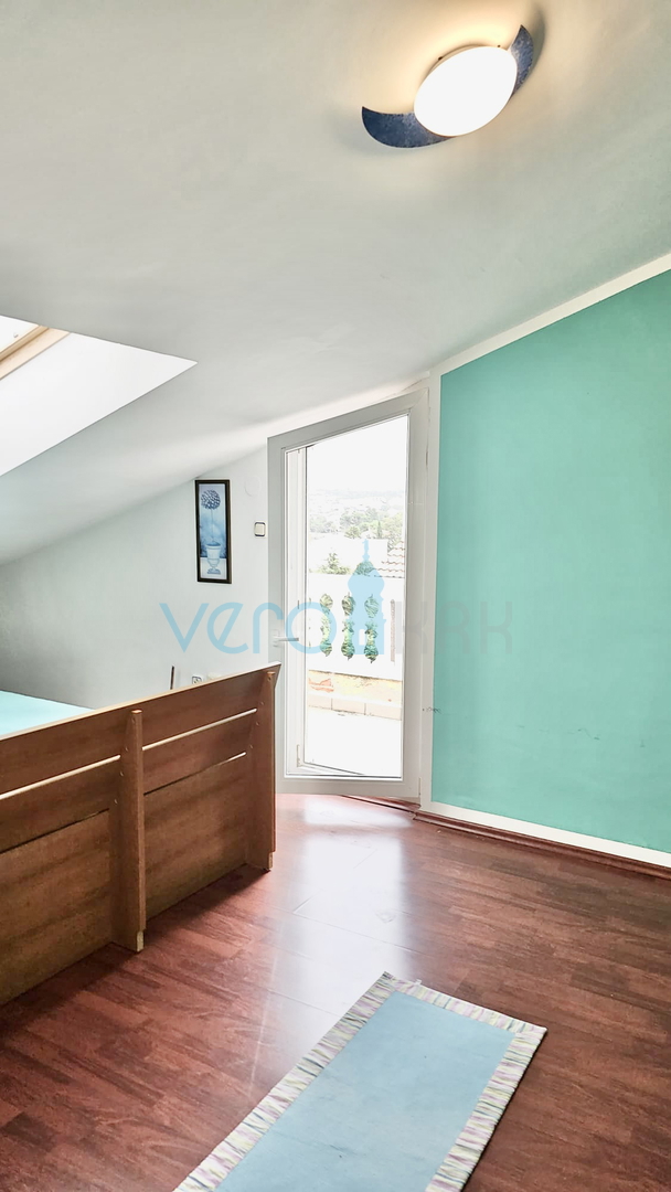 Otok Krk, okolica Malinske, apartma 108m2, pogled, 150m do morja, prodamo