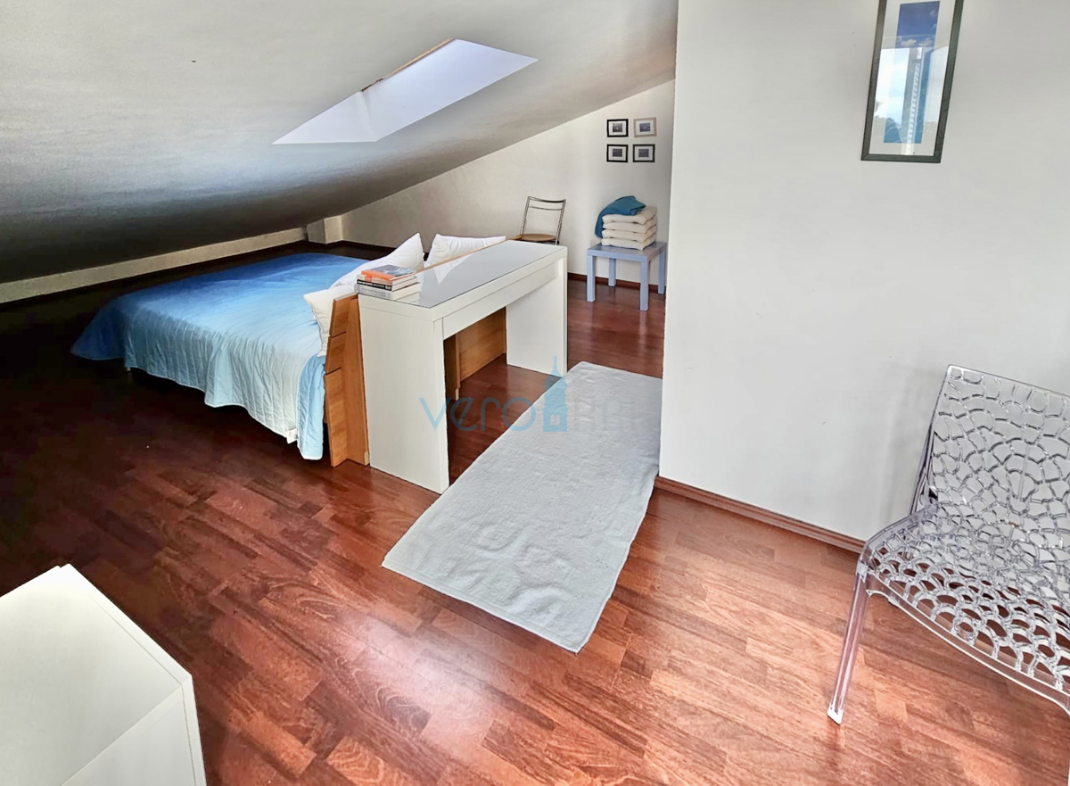 Otok Krk, okolica Malinske, apartma 108m2, pogled, 150m do morja, prodamo